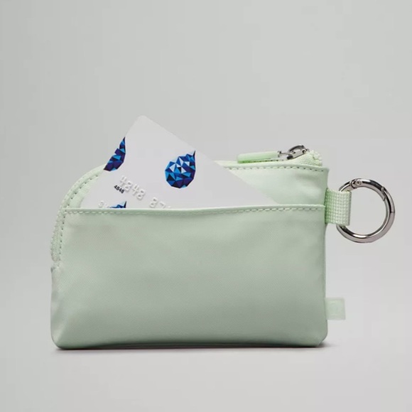 💚NWT🤍Lululemon Athletica Clippable Card Pouch Wallet- Kohlrabi Green/Pistachio - Picture 2 of 8